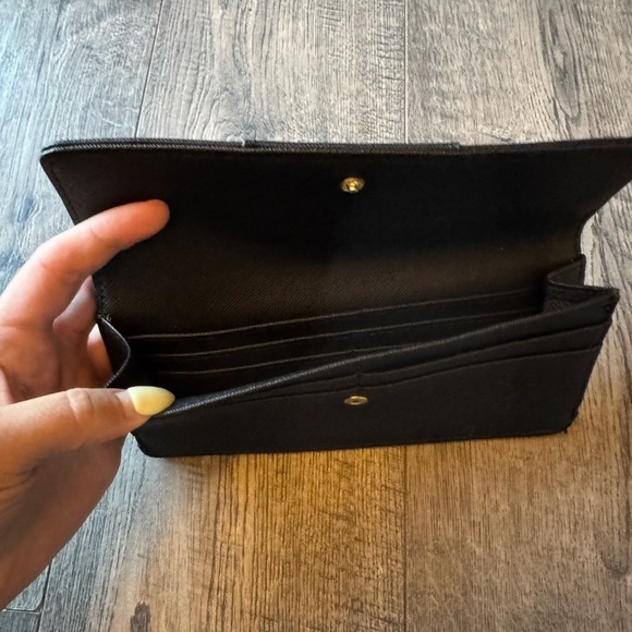 Steve Madden Black Pebbled Black Logo Wallet - Picture 4 of 4